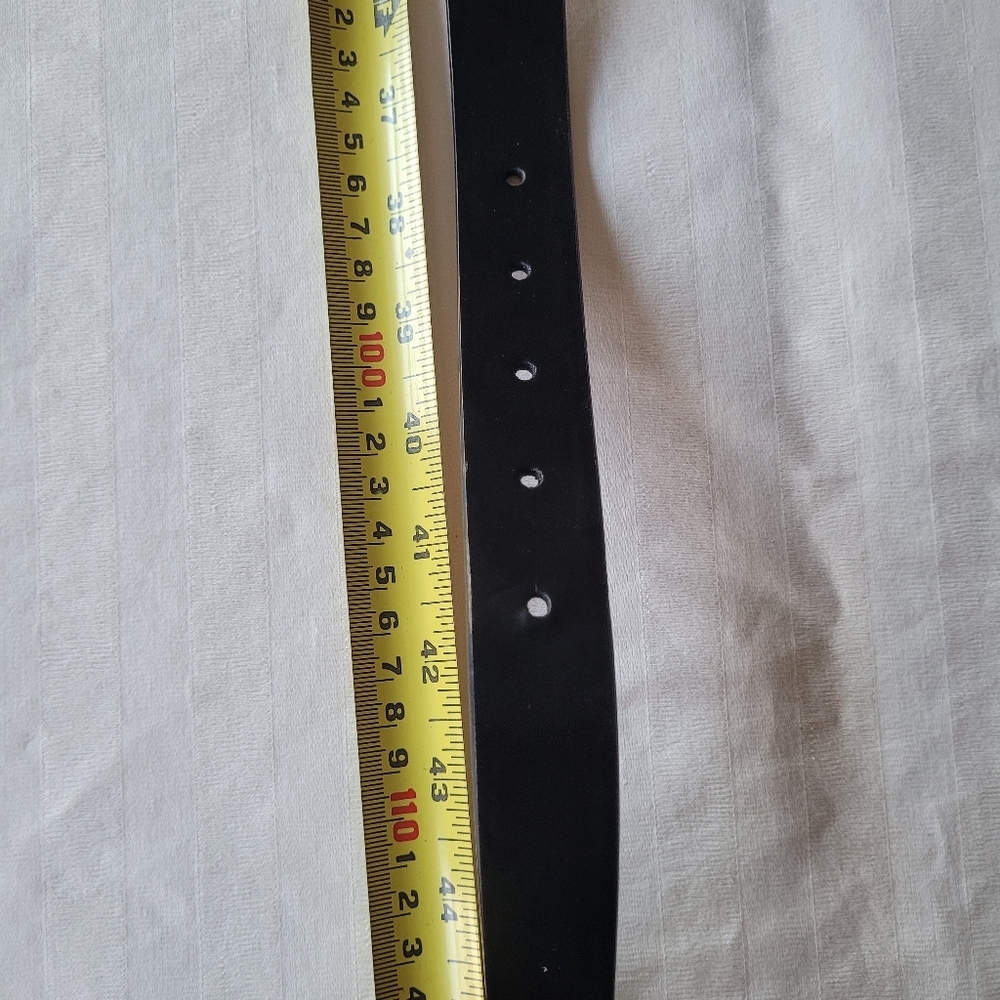 Kate Spade Black and Tan Belt with Gold Accent 45×1 1/4. - Picture 5 of 7
